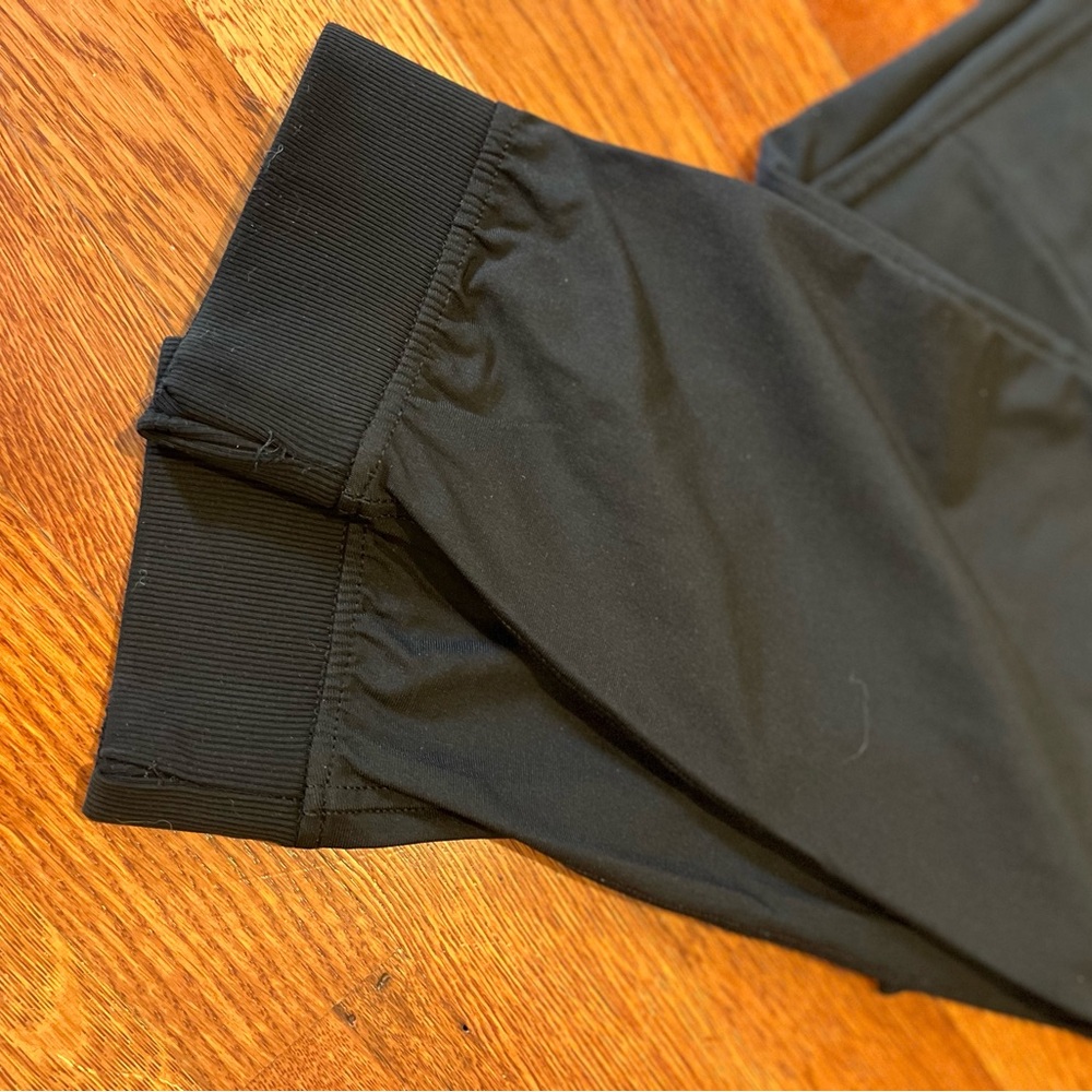 Lululemon Men's Black Jogger Pants - Picture 4 of 6
